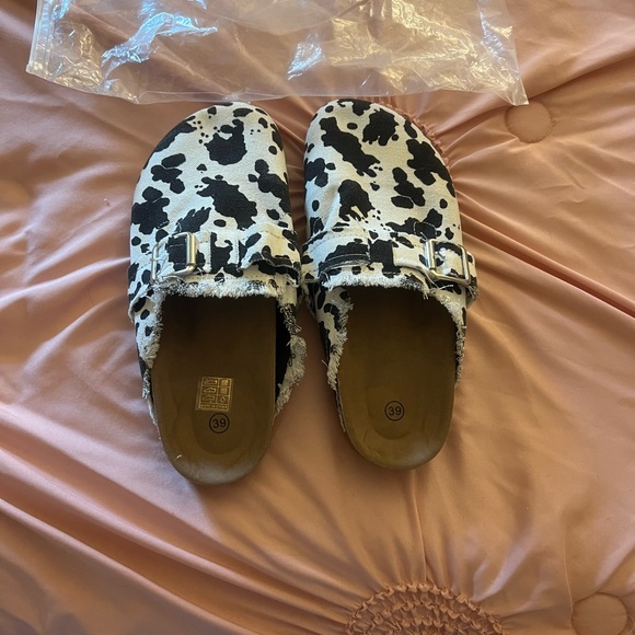 🐮 Cow print woman slide on shoes 🐮 - Picture 3 of 3